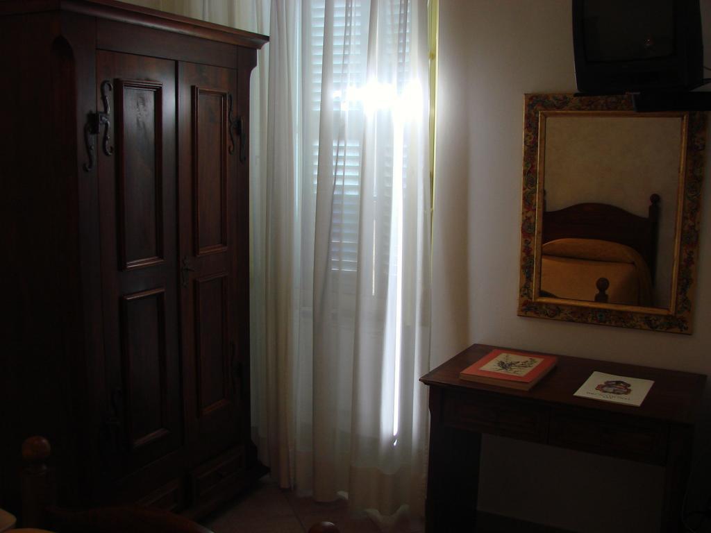 Hotel Palazzo Brunamonti Беванья Екстер'єр фото