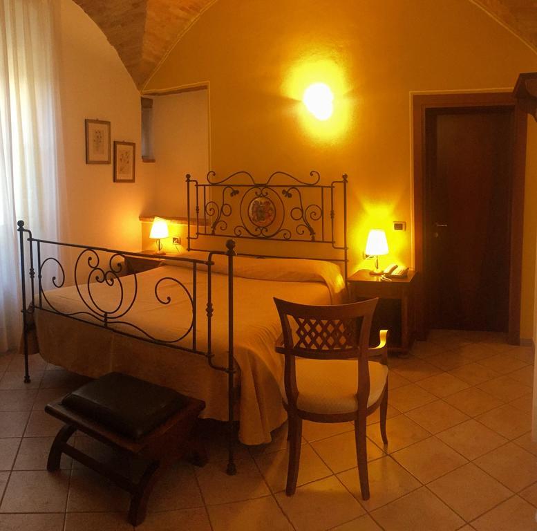 Hotel Palazzo Brunamonti Беванья Екстер'єр фото