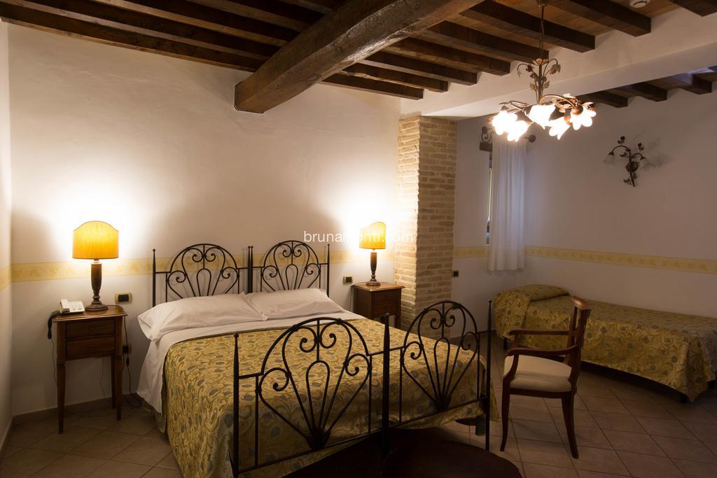Hotel Palazzo Brunamonti Беванья Екстер'єр фото